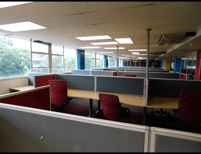 1,005M² OFFICE TO LET IN FERNDALE